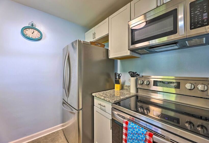 Charming Charleston Home W/ Yard & Fire Pit!