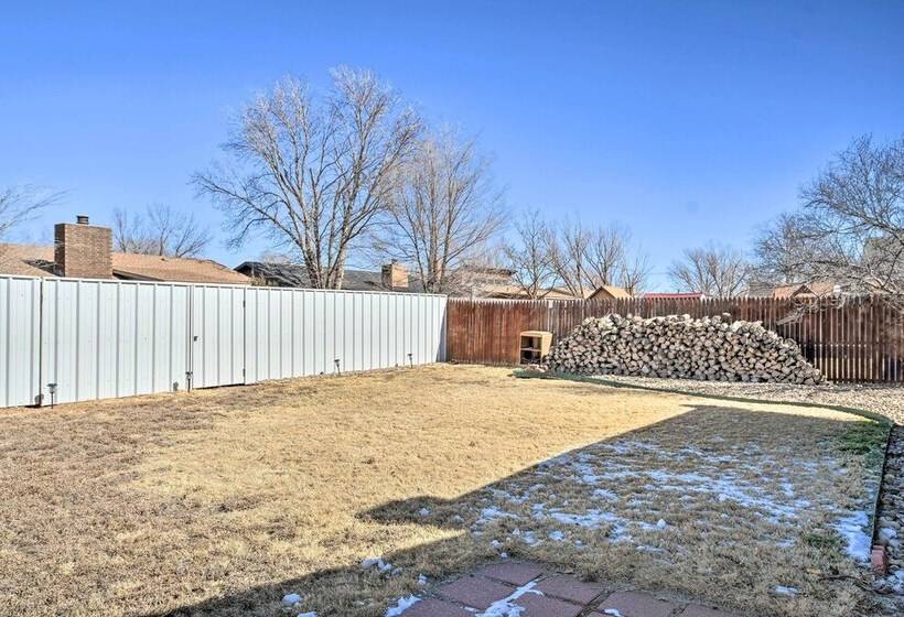 Charming Clovis Home W/ Covered Patio!