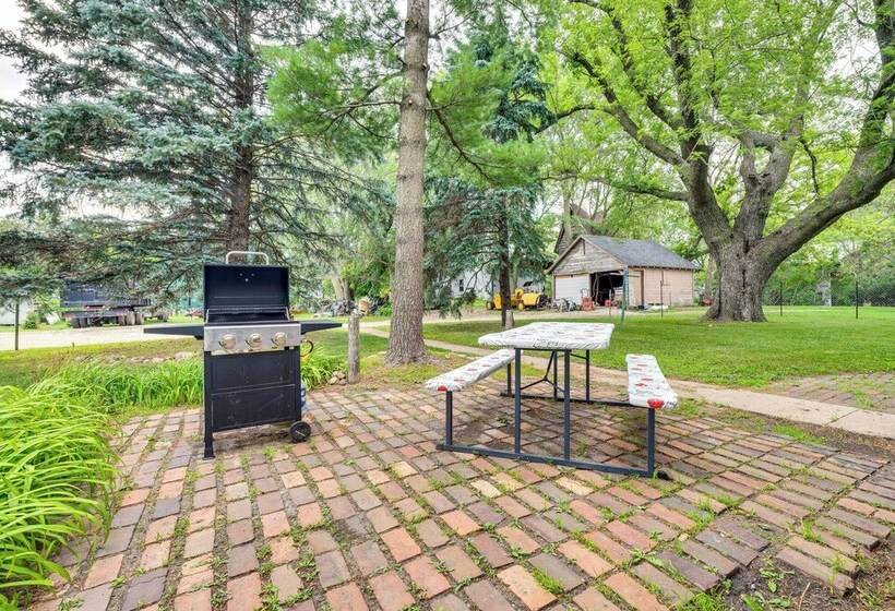 Charming Eagle Grove Farmhouse W/ Patio!