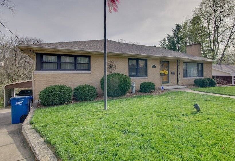 Charming Jefferson City Home: 2 Mi To Downtown!