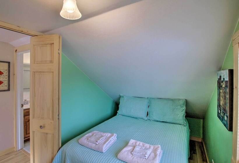 Charming Lake Ripley Cottage W/ Water View!