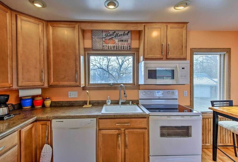 Charming Lake Ripley Cottage W/ Water View!