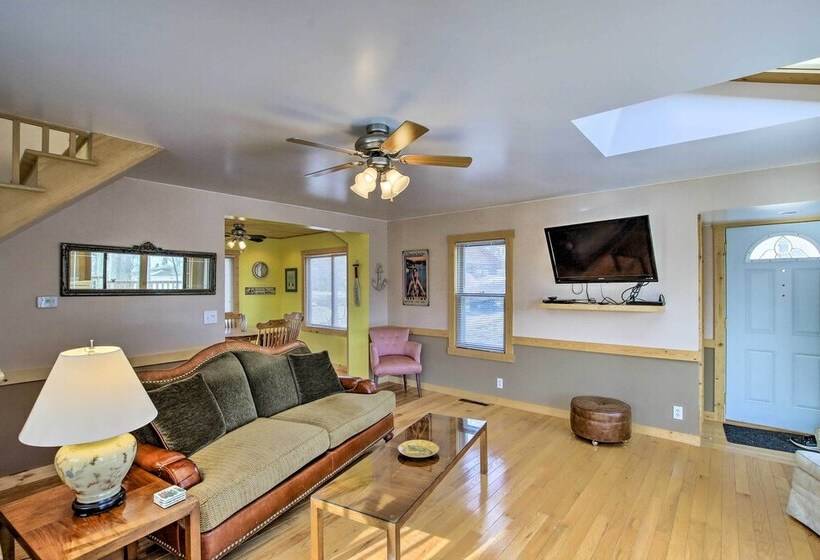 Charming Lake Ripley Cottage W/ Water View!