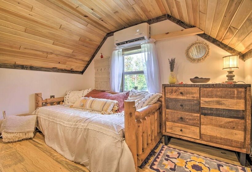 Unique Maine Log Cabin W/ Trout Ponds & Sauna!