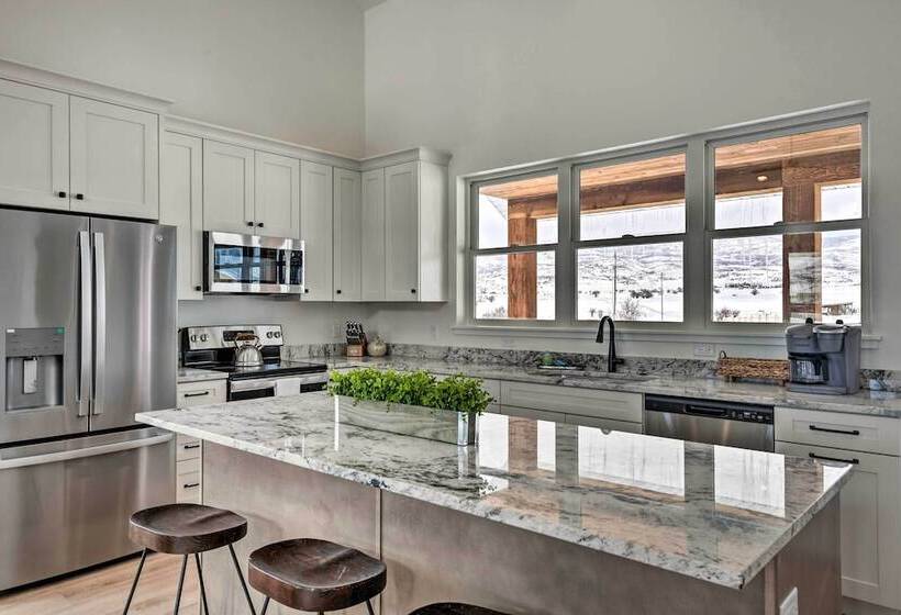 Charming Peoa Casita W/ Mountain Views