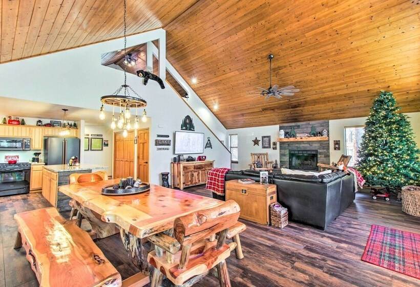 Pinetop Retreat W/ Fire Pit & Game Room!