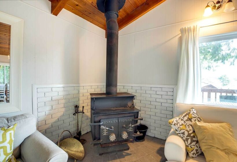 Charming Warrenton Cottage W/ Deck < 1 Mi To Beach