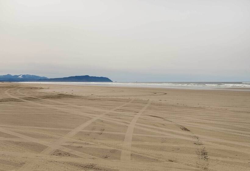 Charming Warrenton Cottage W/ Deck < 1 Mi To Beach