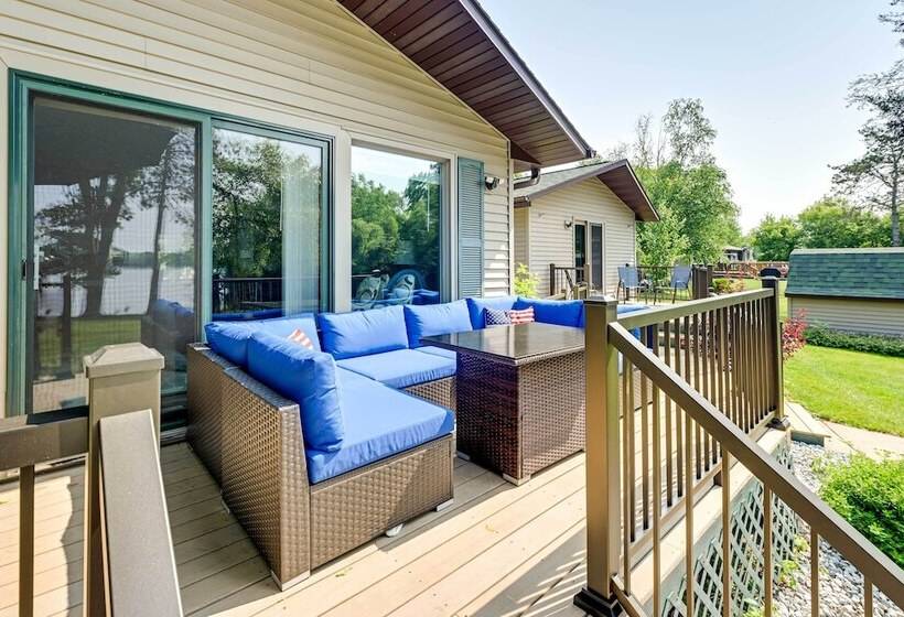 Charming Wausau Cottage: On Site Lake Access!