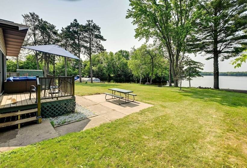 Charming Wausau Cottage: On Site Lake Access!