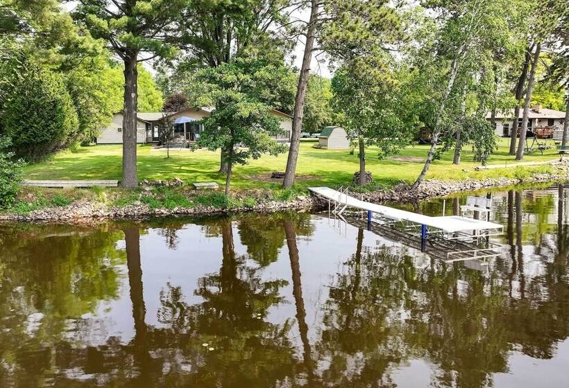 Charming Wausau Cottage: On Site Lake Access!
