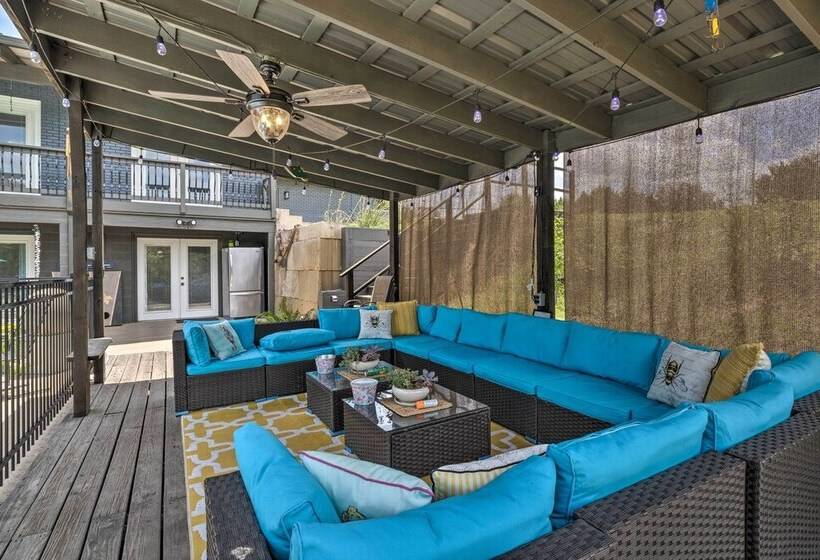 Chic Family Friendly Home With Outdoor Oasis!