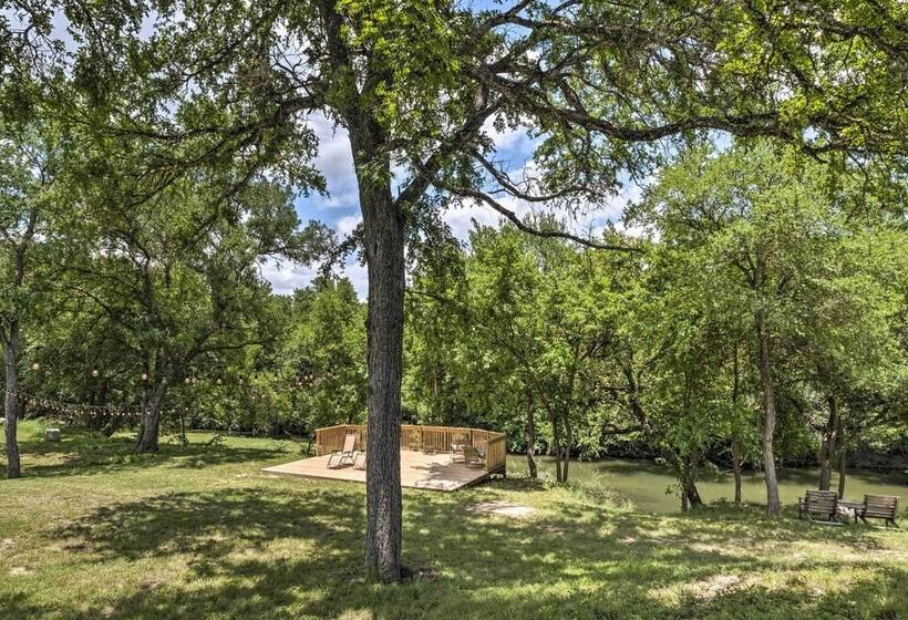 Chic Family Friendly Home With Outdoor Oasis!