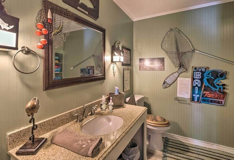 Chic Family Friendly Home With Outdoor Oasis!