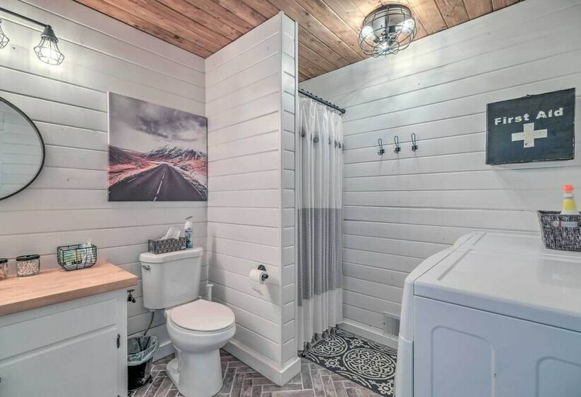 Cold Springs Escape: A/c, Hot Tub, Generator, Wifi