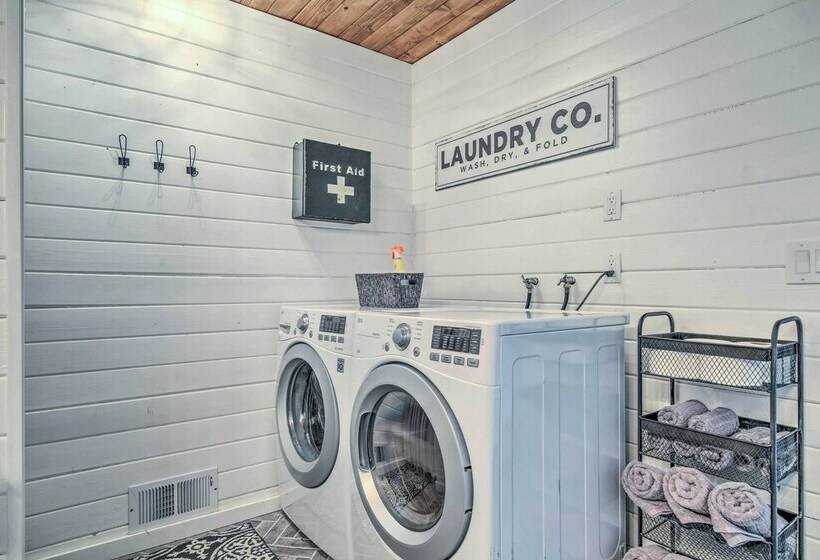 Cold Springs Escape: A/c, Hot Tub, Generator, Wifi