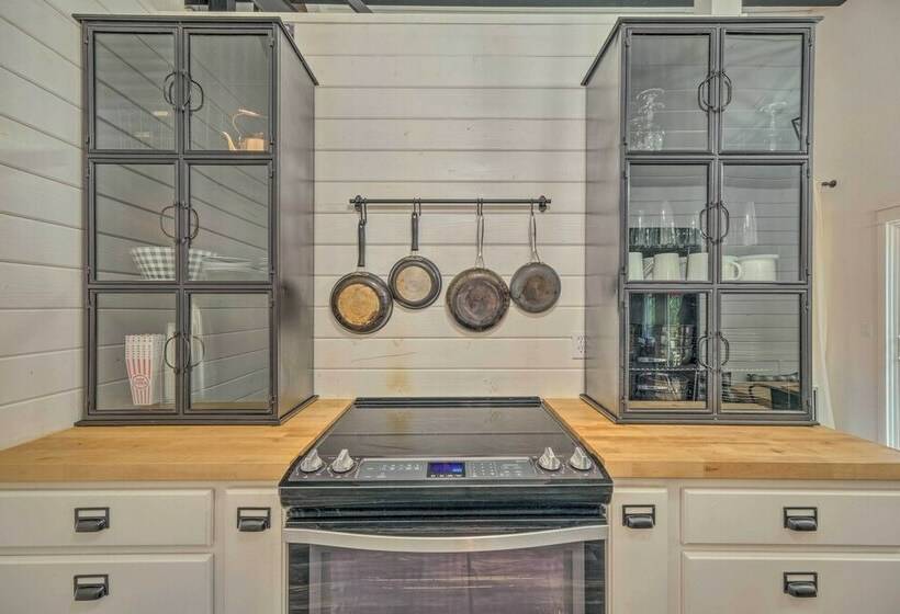 Cold Springs Escape: A/c, Hot Tub, Generator, Wifi