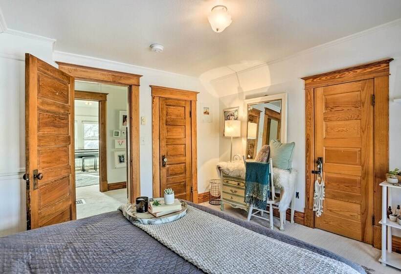 Chic Rapid City Escape Near Mount Rushmore!