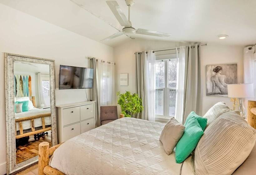 Chic Rapid City Escape Near Mount Rushmore!