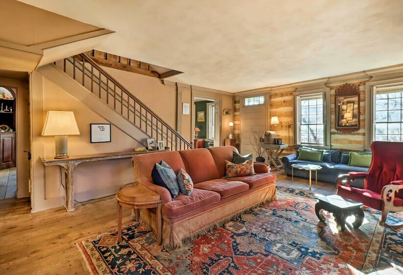 Chic Saylorsburg Escape W/ Hot Tub + Fire Pit