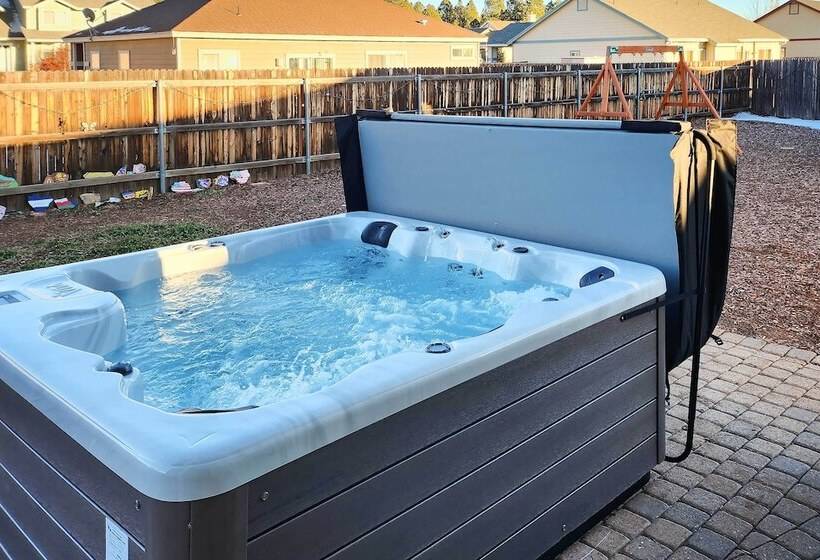 Bellemont Family Home W/ Hot Tub & Playground Set