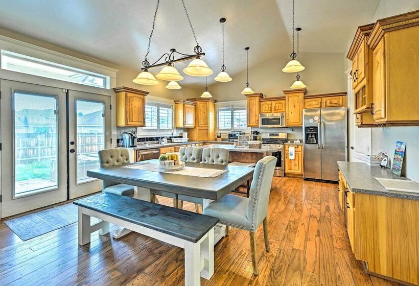 Bellemont Family Home W/ Hot Tub & Playground Set