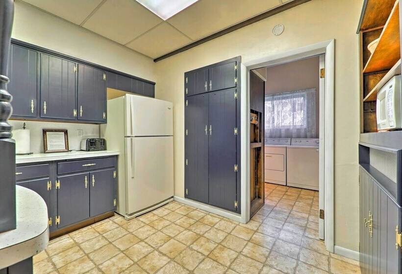 Coastal Grand Walk To Lake Michigan & Dtwn!