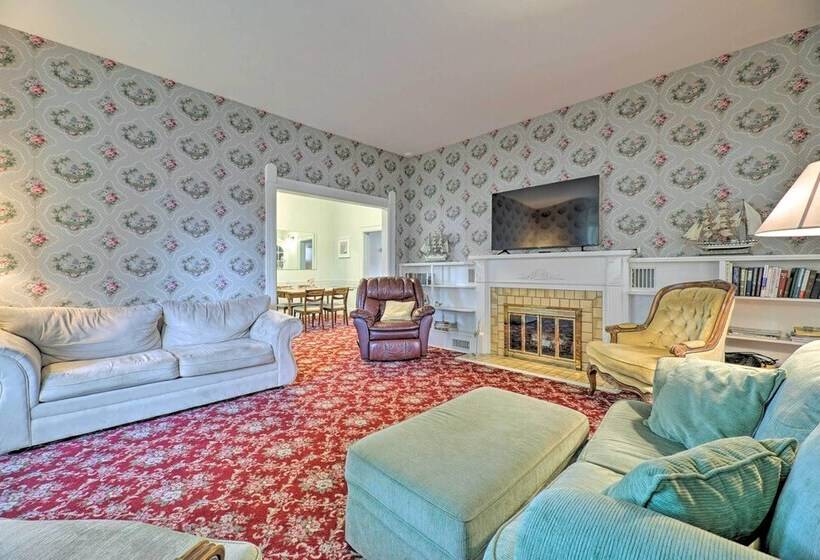 Coastal Grand Walk To Lake Michigan & Dtwn!