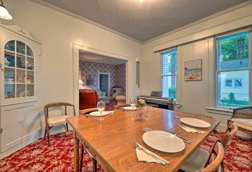 Coastal Grand Walk To Lake Michigan & Dtwn!