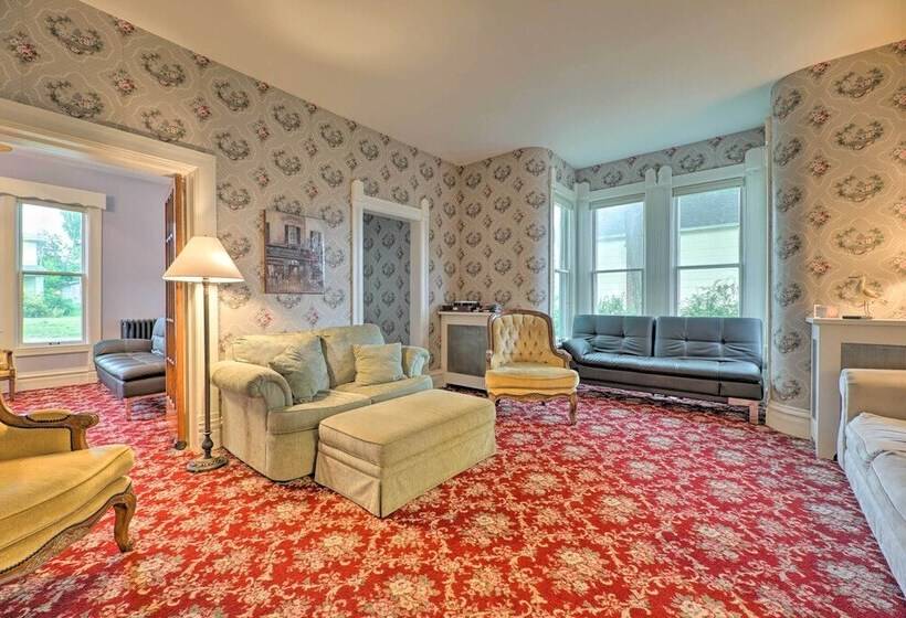 Coastal Grand Walk To Lake Michigan & Dtwn!