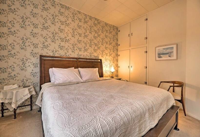 Coastal Grand Walk To Lake Michigan & Dtwn!