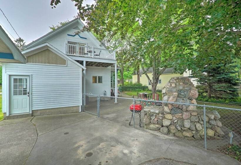 Coastal Grand Walk To Lake Michigan & Dtwn!