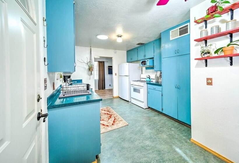 Pet Friendly Cottonwood Home W/ Mountain View!