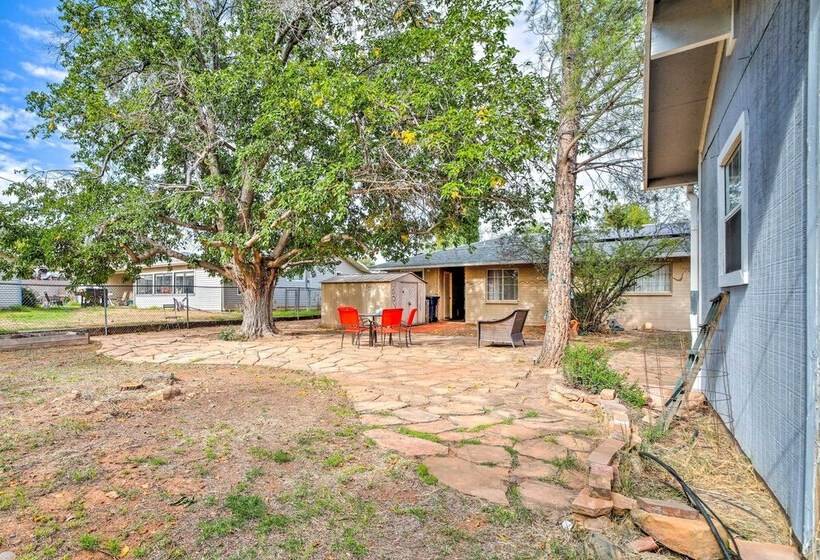 Pet Friendly Cottonwood Home W/ Mountain View!