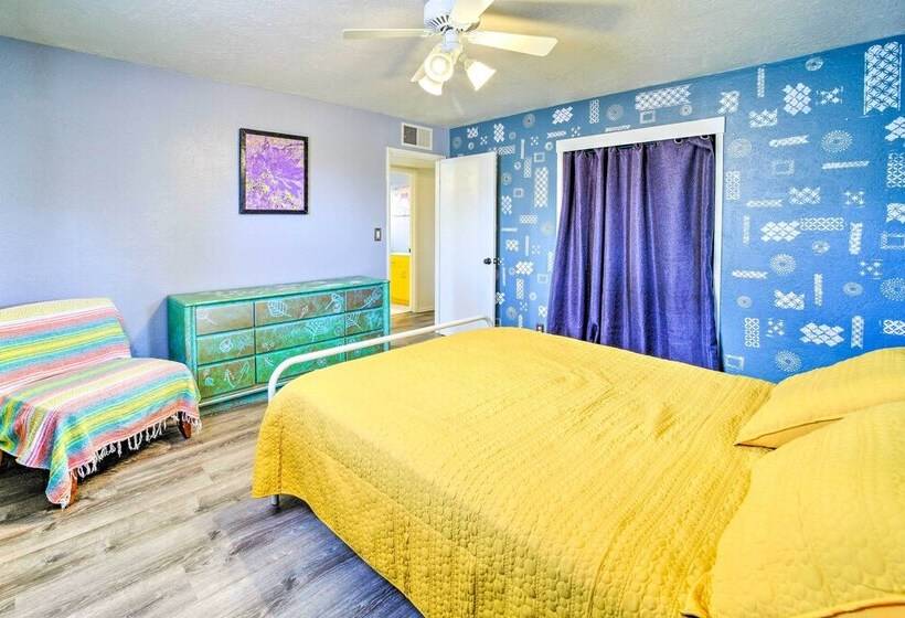 Pet Friendly Cottonwood Home W/ Mountain View!