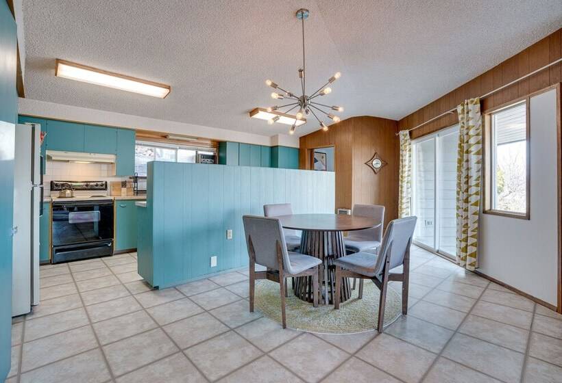 Colorful Lake Chelan Home W/ Saltwater Pool!