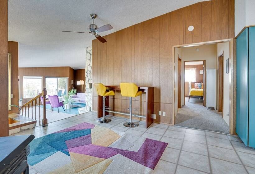 Colorful Lake Chelan Home W/ Saltwater Pool!