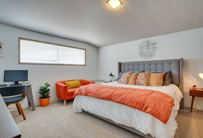 Colorful Lake Chelan Home W/ Saltwater Pool!