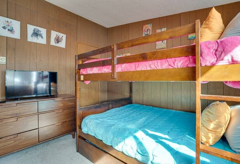 Colorful Lake Chelan Home W/ Saltwater Pool!