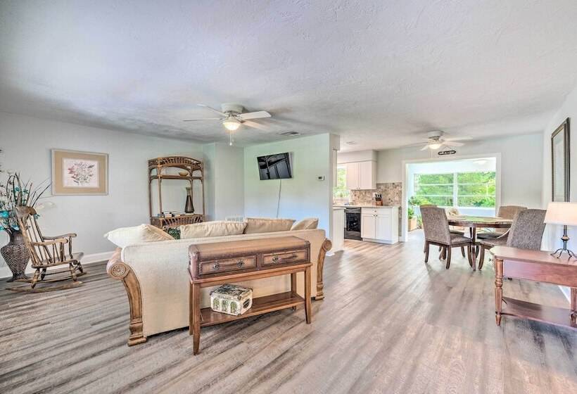 Contemporary Beverly Hills Gem W/ Sun Room!