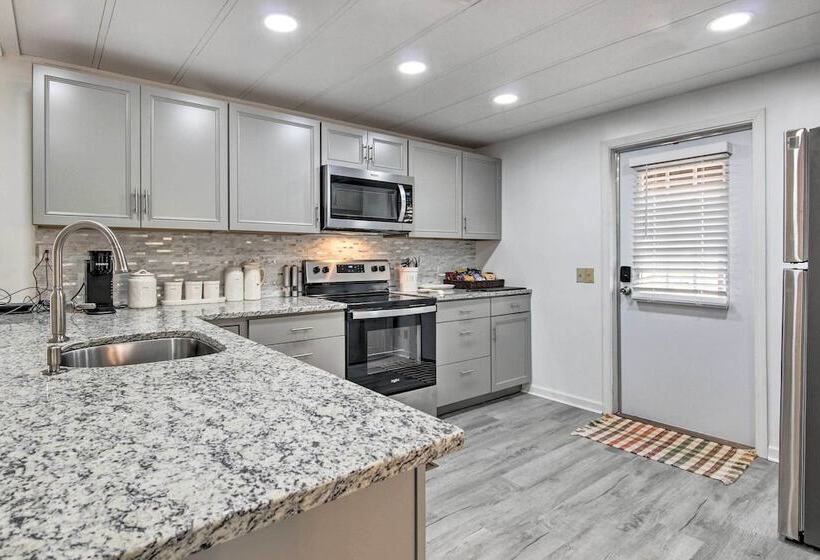 Cozy Asheville Cottage W/ Grill & Fire Pit!