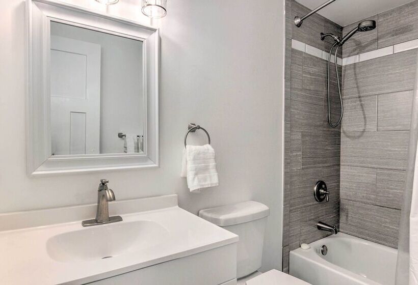 Cozy Asheville Cottage W/ Grill & Fire Pit!