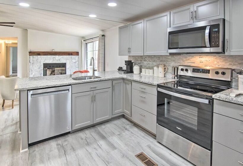 Cozy Asheville Cottage W/ Grill & Fire Pit!