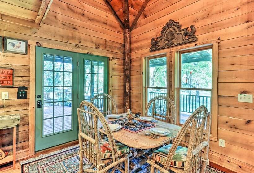 Cozy Brasstown Cabin: Deck, Grill + Kayaks!