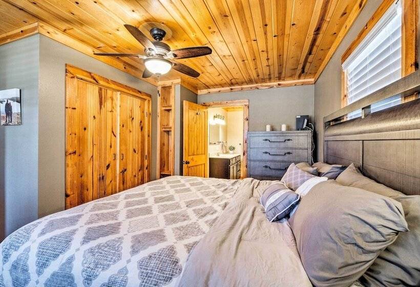 Modern Cabin W/ Grill Near Golf & Bass Fishing!