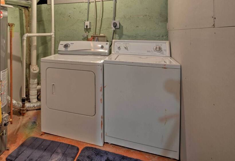 Cozy Great Falls Retreat