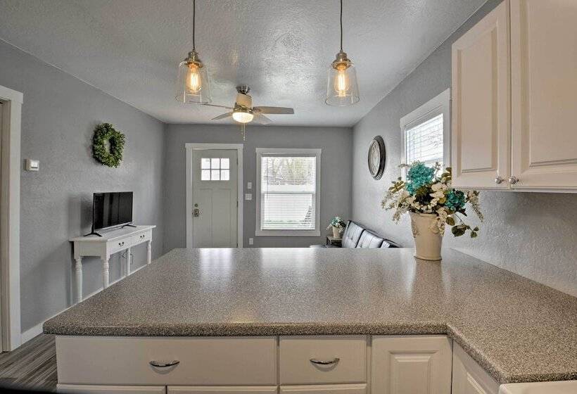 Cozy Great Falls Retreat