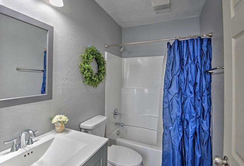 Cozy Great Falls Retreat