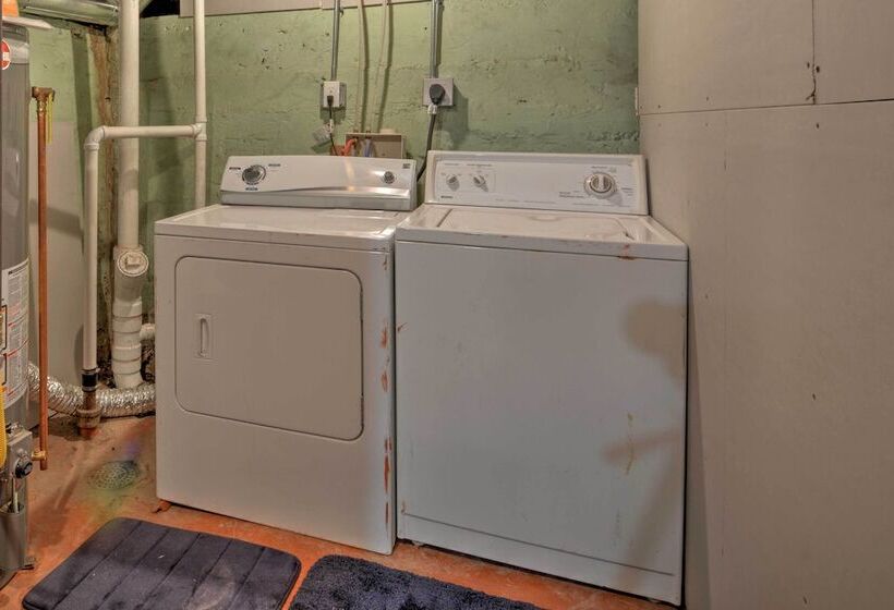 Cozy Great Falls Retreat