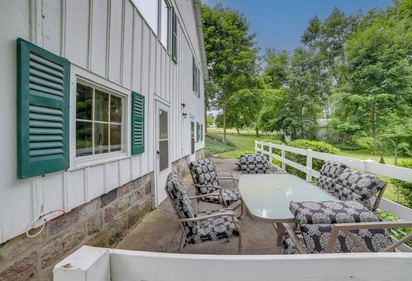 Cozy Hillsdale Home ~ 1 Mi To Baw Beese Lake!